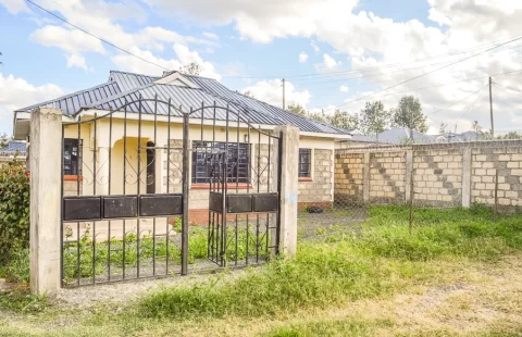 3-BEDROOM BUNGALOW FOR SALE ALONG ZION LANE, IN ONGATA RONGAI – NKOROI.￼